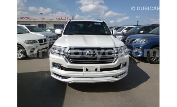 ይግዙ Imported Toyota Land Cruiser ነጭ መኪና በ Import - Dubai በ ኢትዮጵያ ይግዙ Imported Toyota Land Cruiser ነጭ መኪና በ Import - Dubai በ ኢትዮጵያ