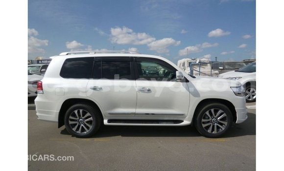 ይግዙ Imported Toyota Land Cruiser ነጭ መኪና በ Import - Dubai በ ኢትዮጵያ ይግዙ Imported Toyota Land Cruiser ነጭ መኪና በ Import - Dubai በ ኢትዮጵያ