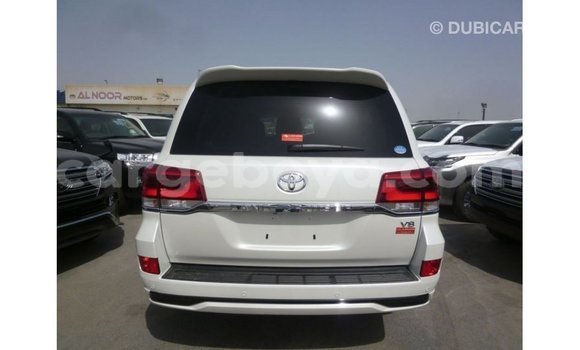 ይግዙ Imported Toyota Land Cruiser ነጭ መኪና በ Import - Dubai በ ኢትዮጵያ ይግዙ Imported Toyota Land Cruiser ነጭ መኪና በ Import - Dubai በ ኢትዮጵያ