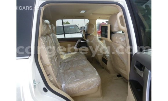 ይግዙ Imported Toyota Land Cruiser ነጭ መኪና በ Import - Dubai በ ኢትዮጵያ ይግዙ Imported Toyota Land Cruiser ነጭ መኪና በ Import - Dubai በ ኢትዮጵያ