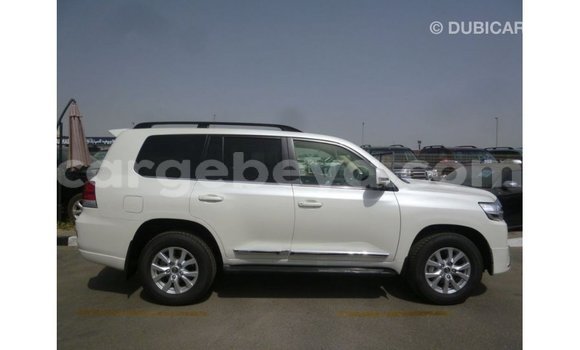 ይግዙ Imported Toyota Land Cruiser ነጭ መኪና በ Import - Dubai በ ኢትዮጵያ ይግዙ Imported Toyota Land Cruiser ነጭ መኪና በ Import - Dubai በ ኢትዮጵያ