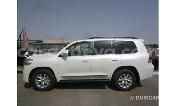 ይግዙ Imported Toyota Land Cruiser ነጭ መኪና በ Import - Dubai በ ኢትዮጵያ ይግዙ Imported Toyota Land Cruiser ነጭ መኪና በ Import - Dubai በ ኢትዮጵያ