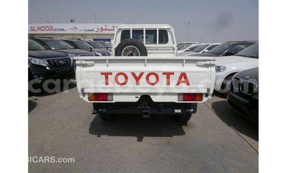 ይግዙ Imported Toyota Land Cruiser ነጭ መኪና በ Import - Dubai በ ኢትዮጵያ ይግዙ Imported Toyota Land Cruiser ነጭ መኪና በ Import - Dubai በ ኢትዮጵያ