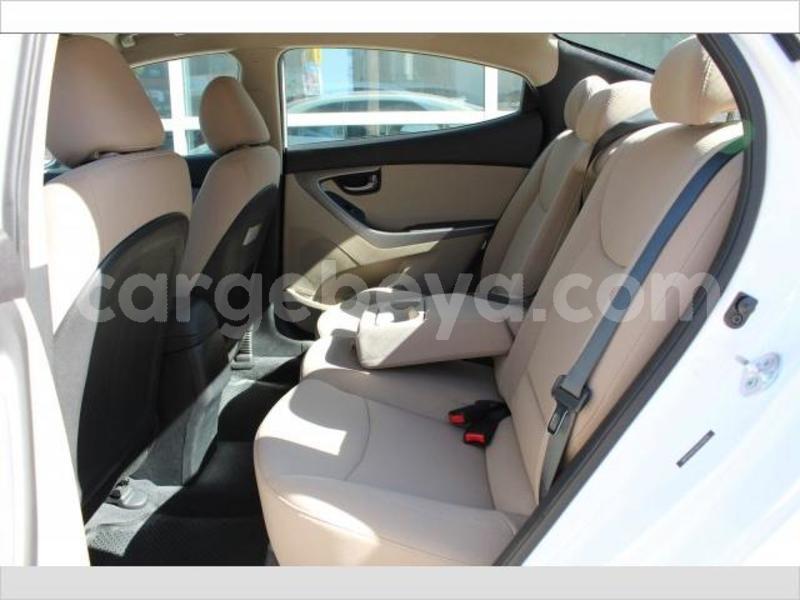 Big with watermark 2016 hyundai elantra 10