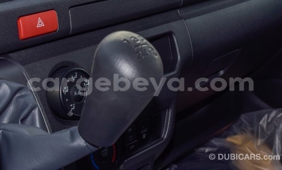 Imported Toyota Hiace White Makiinaa iti Import - Dubai keessatti Ethiopia keessatti Imported Toyota Hiace White Makiinaa iti Import - Dubai keessatti Ethiopia keessatti