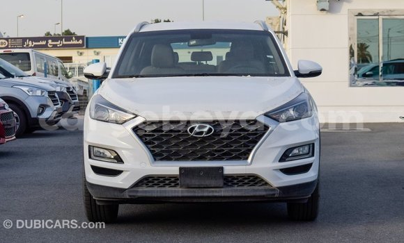 Imported Hyundai Tucson White Makiinaa iti Import - Dubai keessatti Ethiopia keessatti Imported Hyundai Tucson White Makiinaa iti Import - Dubai keessatti Ethiopia keessatti