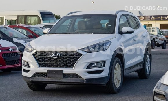 Imported Hyundai Tucson White Makiinaa iti Import - Dubai keessatti Ethiopia keessatti Imported Hyundai Tucson White Makiinaa iti Import - Dubai keessatti Ethiopia keessatti