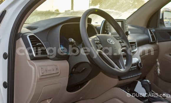 Imported Hyundai Tucson White Makiinaa iti Import - Dubai keessatti Ethiopia keessatti Imported Hyundai Tucson White Makiinaa iti Import - Dubai keessatti Ethiopia keessatti