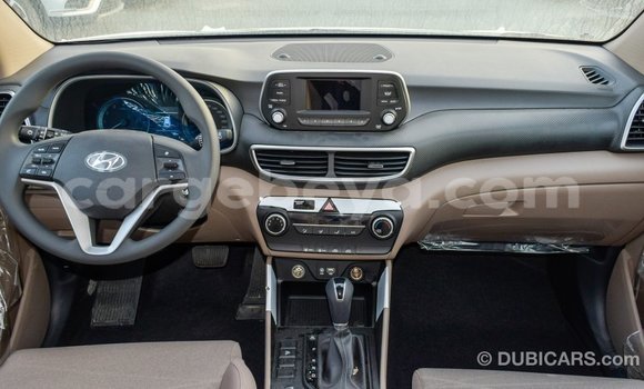Imported Hyundai Tucson White Makiinaa iti Import - Dubai keessatti Ethiopia keessatti Imported Hyundai Tucson White Makiinaa iti Import - Dubai keessatti Ethiopia keessatti