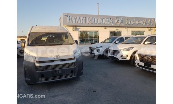 Imported Toyota Hiace White Makiinaa iti Import - Dubai keessatti Ethiopia keessatti Imported Toyota Hiace White Makiinaa iti Import - Dubai keessatti Ethiopia keessatti
