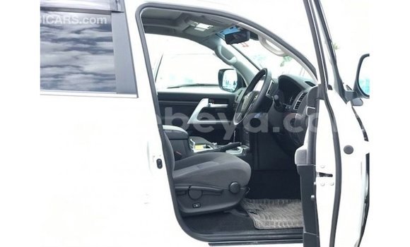 Acheter Import Voiture Toyota Land Cruiser Blanc à Import - Dubai, Ethiopie Acheter Import Voiture Toyota Land Cruiser Blanc à Import - Dubai, Ethiopie