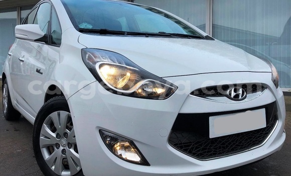 Acheter Occasion Voiture Hyundai ix35 Blanc à Addis Ababa, Ethiopie Acheter Occasion Voiture Hyundai ix35 Blanc à Addis Ababa, Ethiopie