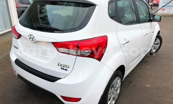 Acheter Occasion Voiture Hyundai ix35 Blanc à Addis Ababa, Ethiopie Acheter Occasion Voiture Hyundai ix35 Blanc à Addis Ababa, Ethiopie