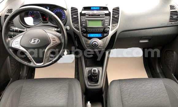 Acheter Occasion Voiture Hyundai ix35 Blanc à Addis Ababa, Ethiopie Acheter Occasion Voiture Hyundai ix35 Blanc à Addis Ababa, Ethiopie