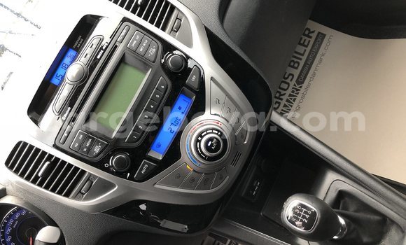 Acheter Occasion Voiture Hyundai ix35 Blanc à Addis Ababa, Ethiopie Acheter Occasion Voiture Hyundai ix35 Blanc à Addis Ababa, Ethiopie