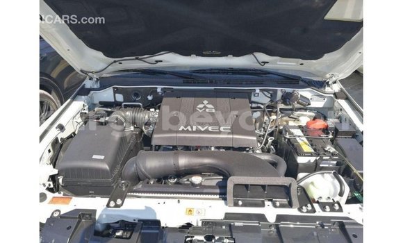 Buy Import Mitsubishi Pajero White Car in Import - Dubai in Ethiopia Buy Import Mitsubishi Pajero White Car in Import - Dubai in Ethiopia