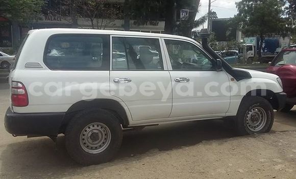 Buy Used Toyota Surf White Car in Addis–Ababa in Ethiopia Buy Used Toyota Surf White Car in Addis–Ababa in Ethiopia