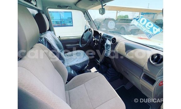 Buy Import Toyota DA Beige Truck in Import - Dubai in Ethiopia Buy Import Toyota DA Beige Truck in Import - Dubai in Ethiopia