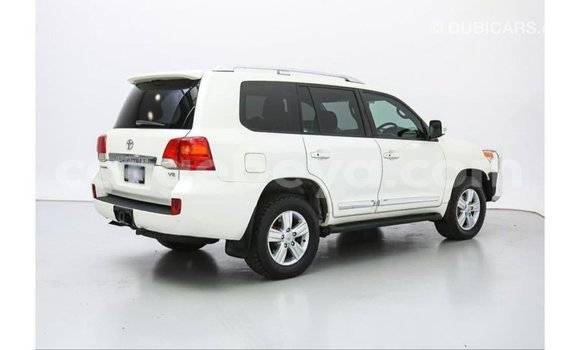 ይግዙ Imported Toyota Land Cruiser ነጭ መኪና በ Import - Dubai በ ኢትዮጵያ ይግዙ Imported Toyota Land Cruiser ነጭ መኪና በ Import - Dubai በ ኢትዮጵያ