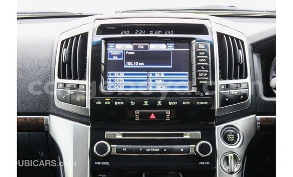 ይግዙ Imported Toyota Land Cruiser ነጭ መኪና በ Import - Dubai በ ኢትዮጵያ ይግዙ Imported Toyota Land Cruiser ነጭ መኪና በ Import - Dubai በ ኢትዮጵያ