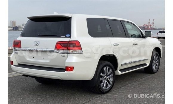 ይግዙ Imported Toyota Land Cruiser ነጭ መኪና በ Import - Dubai በ ኢትዮጵያ ይግዙ Imported Toyota Land Cruiser ነጭ መኪና በ Import - Dubai በ ኢትዮጵያ