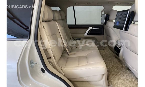 ይግዙ Imported Toyota Land Cruiser ነጭ መኪና በ Import - Dubai በ ኢትዮጵያ ይግዙ Imported Toyota Land Cruiser ነጭ መኪና በ Import - Dubai በ ኢትዮጵያ