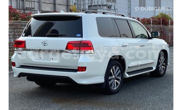 ይግዙ Imported Toyota Land Cruiser ነጭ መኪና በ Import - Dubai በ ኢትዮጵያ ይግዙ Imported Toyota Land Cruiser ነጭ መኪና በ Import - Dubai በ ኢትዮጵያ