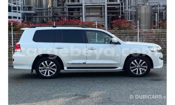 ይግዙ Imported Toyota Land Cruiser ነጭ መኪና በ Import - Dubai በ ኢትዮጵያ ይግዙ Imported Toyota Land Cruiser ነጭ መኪና በ Import - Dubai በ ኢትዮጵያ