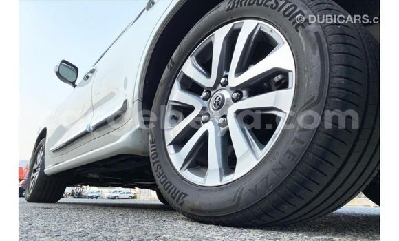 ይግዙ Imported Toyota Land Cruiser ነጭ መኪና በ Import - Dubai በ ኢትዮጵያ ይግዙ Imported Toyota Land Cruiser ነጭ መኪና በ Import - Dubai በ ኢትዮጵያ