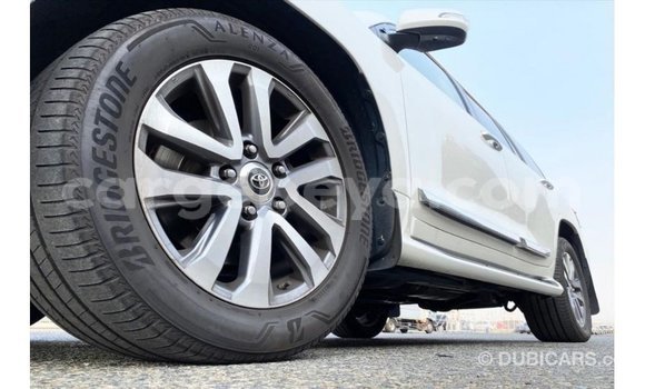 ይግዙ Imported Toyota Land Cruiser ነጭ መኪና በ Import - Dubai በ ኢትዮጵያ ይግዙ Imported Toyota Land Cruiser ነጭ መኪና በ Import - Dubai በ ኢትዮጵያ