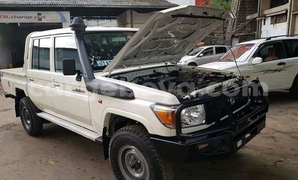 Buy Used Toyota Land Cruiser White Car in Addis–Ababa in Ethiopia Buy Used Toyota Land Cruiser White Car in Addis–Ababa in Ethiopia