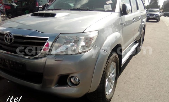 Buy Used Toyota Hilux Silver Car in Addis–Ababa in Ethiopia Buy Used Toyota Hilux Silver Car in Addis–Ababa in Ethiopia