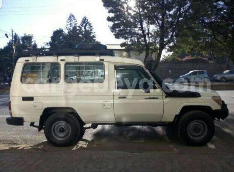 Big with watermark toyota land cruiser ethiopia addis ababa 7780