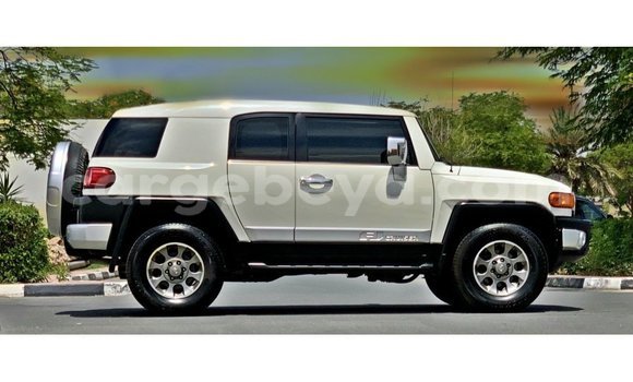 Buy Import Toyota FJ Cruiser White Car in Import - Dubai in Ethiopia Buy Import Toyota FJ Cruiser White Car in Import - Dubai in Ethiopia