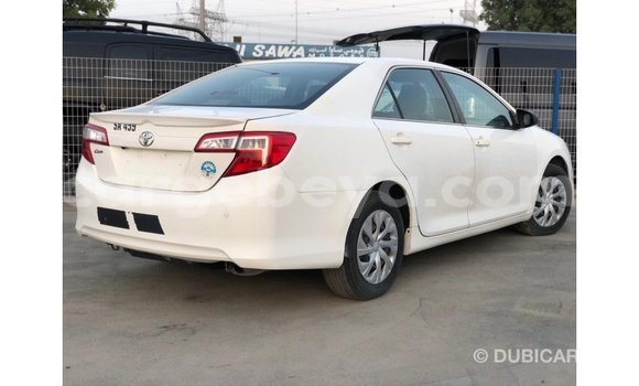 Acheter Import Voiture Toyota Camry Blanc à Import - Dubai, Ethiopie Acheter Import Voiture Toyota Camry Blanc à Import - Dubai, Ethiopie