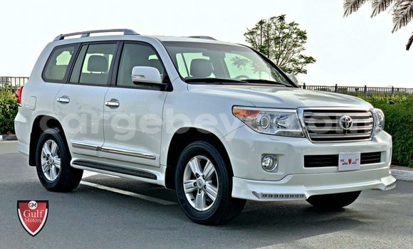 ይግዙ Imported Toyota Land Cruiser ነጭ መኪና በ Import - Dubai በ ኢትዮጵያ ይግዙ Imported Toyota Land Cruiser ነጭ መኪና በ Import - Dubai በ ኢትዮጵያ