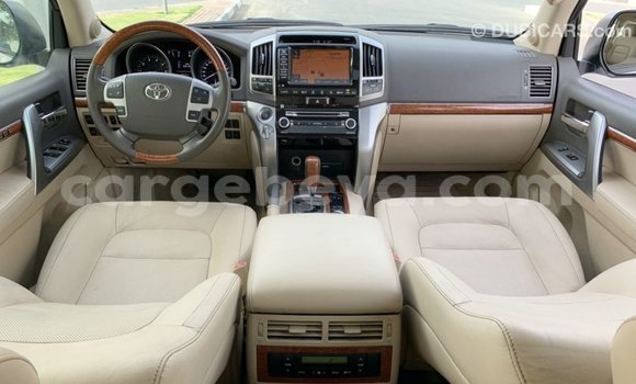 ይግዙ Imported Toyota Land Cruiser ነጭ መኪና በ Import - Dubai በ ኢትዮጵያ ይግዙ Imported Toyota Land Cruiser ነጭ መኪና በ Import - Dubai በ ኢትዮጵያ