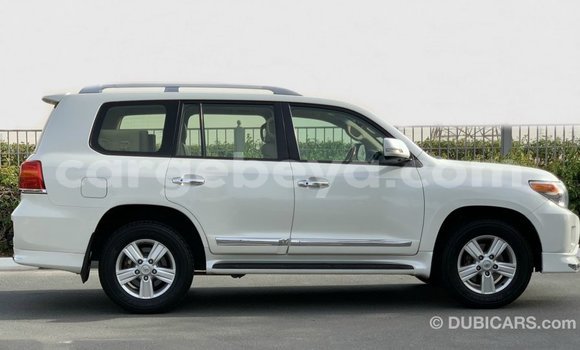 ይግዙ Imported Toyota Land Cruiser ነጭ መኪና በ Import - Dubai በ ኢትዮጵያ ይግዙ Imported Toyota Land Cruiser ነጭ መኪና በ Import - Dubai በ ኢትዮጵያ