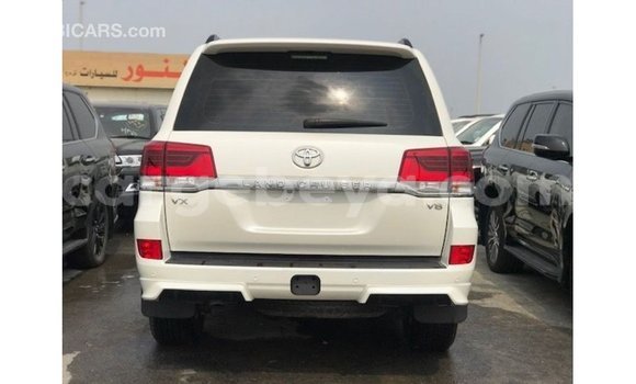 ይግዙ Imported Toyota Land Cruiser ነጭ መኪና በ Import - Dubai በ ኢትዮጵያ ይግዙ Imported Toyota Land Cruiser ነጭ መኪና በ Import - Dubai በ ኢትዮጵያ