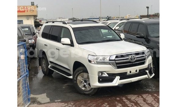 ይግዙ Imported Toyota Land Cruiser ነጭ መኪና በ Import - Dubai በ ኢትዮጵያ ይግዙ Imported Toyota Land Cruiser ነጭ መኪና በ Import - Dubai በ ኢትዮጵያ
