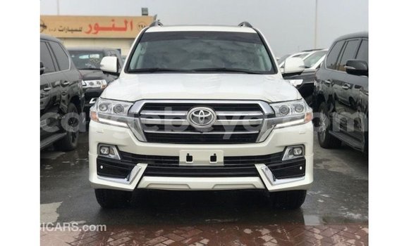 ይግዙ Imported Toyota Land Cruiser ነጭ መኪና በ Import - Dubai በ ኢትዮጵያ ይግዙ Imported Toyota Land Cruiser ነጭ መኪና በ Import - Dubai በ ኢትዮጵያ