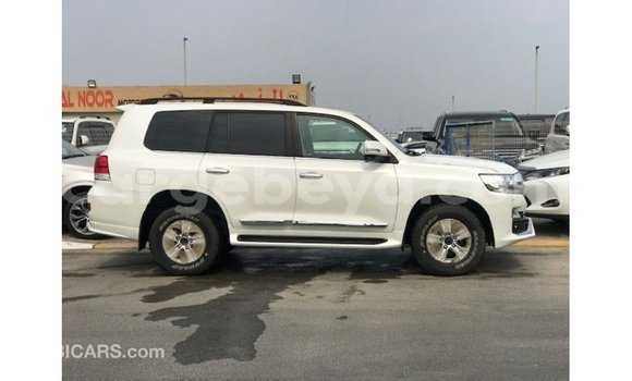 ይግዙ Imported Toyota Land Cruiser ነጭ መኪና በ Import - Dubai በ ኢትዮጵያ ይግዙ Imported Toyota Land Cruiser ነጭ መኪና በ Import - Dubai በ ኢትዮጵያ