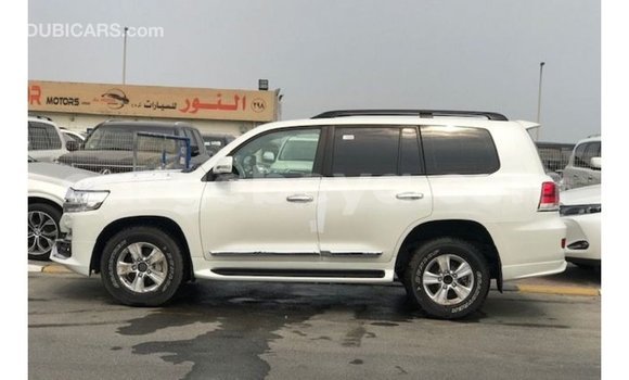 ይግዙ Imported Toyota Land Cruiser ነጭ መኪና በ Import - Dubai በ ኢትዮጵያ ይግዙ Imported Toyota Land Cruiser ነጭ መኪና በ Import - Dubai በ ኢትዮጵያ