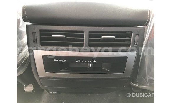 ይግዙ Imported Toyota Land Cruiser ነጭ መኪና በ Import - Dubai በ ኢትዮጵያ ይግዙ Imported Toyota Land Cruiser ነጭ መኪና በ Import - Dubai በ ኢትዮጵያ