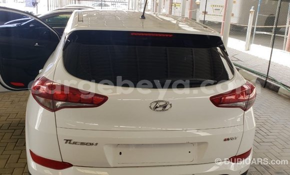 Acheter Import Voiture Hyundai Tucson Blanc à Import - Dubai, Ethiopie Acheter Import Voiture Hyundai Tucson Blanc à Import - Dubai, Ethiopie
