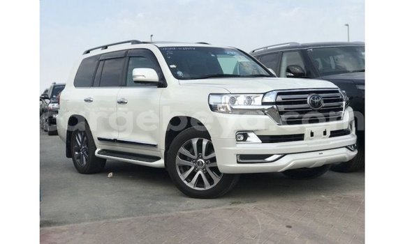 ይግዙ Imported Toyota Land Cruiser ነጭ መኪና በ Import - Dubai በ ኢትዮጵያ ይግዙ Imported Toyota Land Cruiser ነጭ መኪና በ Import - Dubai በ ኢትዮጵያ