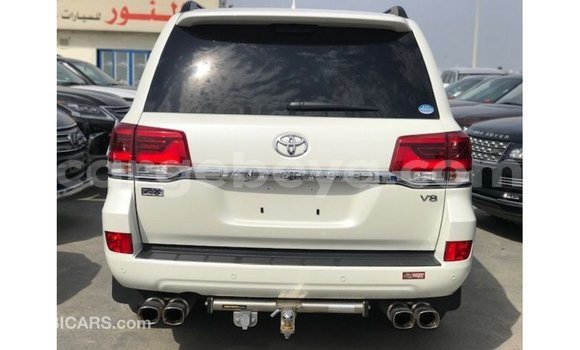 ይግዙ Imported Toyota Land Cruiser ነጭ መኪና በ Import - Dubai በ ኢትዮጵያ ይግዙ Imported Toyota Land Cruiser ነጭ መኪና በ Import - Dubai በ ኢትዮጵያ
