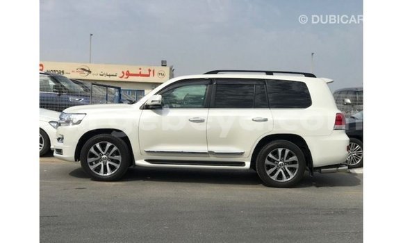 ይግዙ Imported Toyota Land Cruiser ነጭ መኪና በ Import - Dubai በ ኢትዮጵያ ይግዙ Imported Toyota Land Cruiser ነጭ መኪና በ Import - Dubai በ ኢትዮጵያ