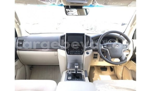 ይግዙ Imported Toyota Land Cruiser ነጭ መኪና በ Import - Dubai በ ኢትዮጵያ ይግዙ Imported Toyota Land Cruiser ነጭ መኪና በ Import - Dubai በ ኢትዮጵያ