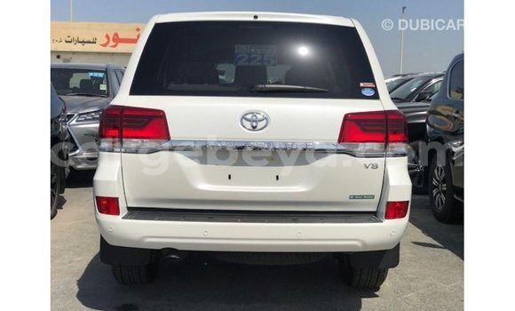ይግዙ Imported Toyota Land Cruiser ነጭ መኪና በ Import - Dubai በ ኢትዮጵያ ይግዙ Imported Toyota Land Cruiser ነጭ መኪና በ Import - Dubai በ ኢትዮጵያ